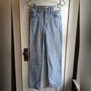 Abercrombie & Fitch NWT Ultra High Rise Ankle Straight Jean